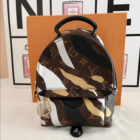 Louis Vuitton Handbags - Louis Vuitton Palm Springs Mini ❤️